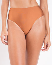 Cargar imagen en el visor de la galería, Bottom Nocciola Hotpants
