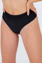 Cargar imagen en el visor de la galería, Bottom Shimmer-Black Hotpants
